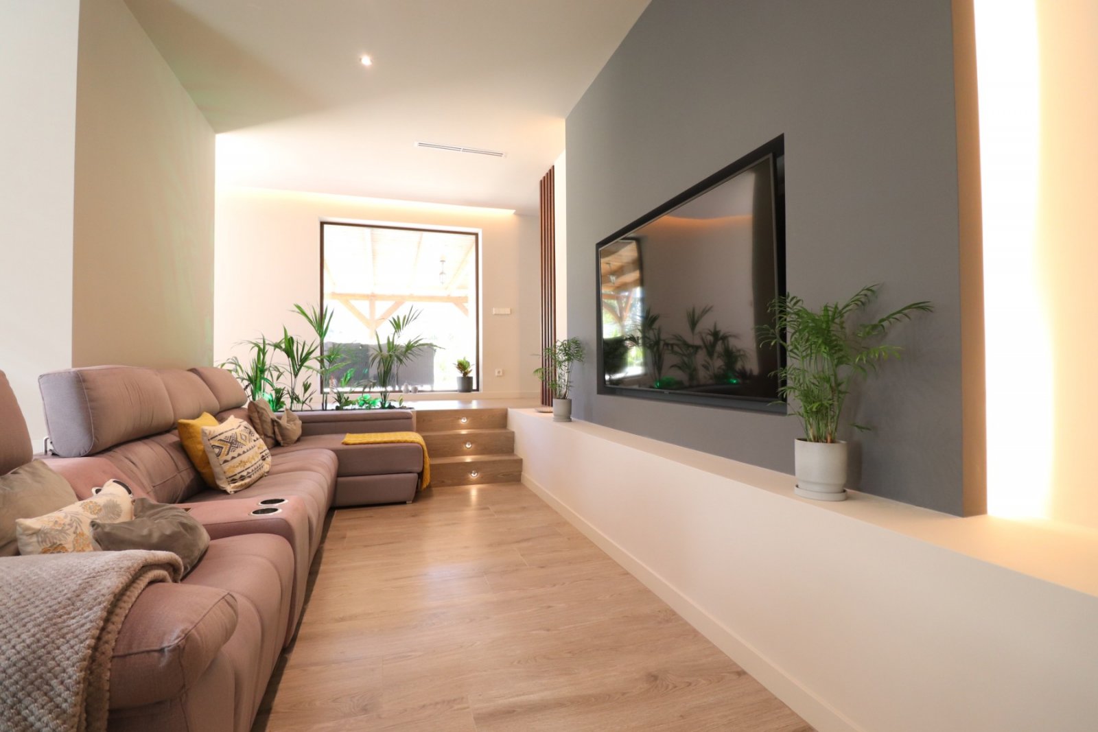 Exklusive Landvilla mit Pool & Outdoor-Küche