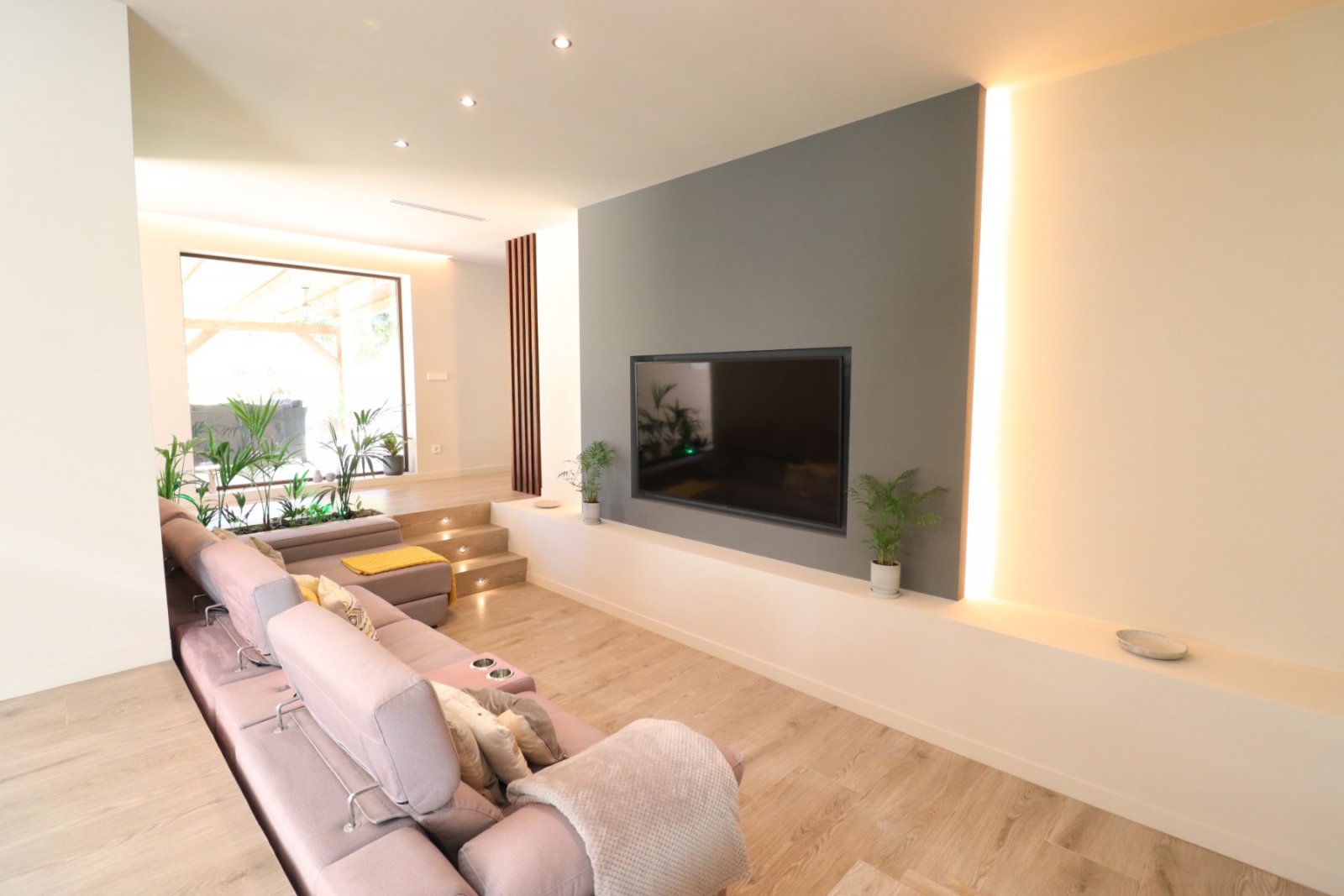 Exklusive Landvilla mit Pool & Outdoor-Küche