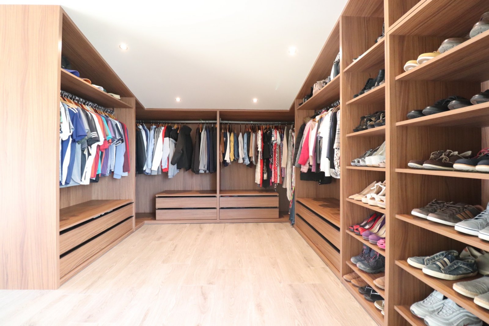 Exklusive Landvilla mit Pool & Outdoor-Küche