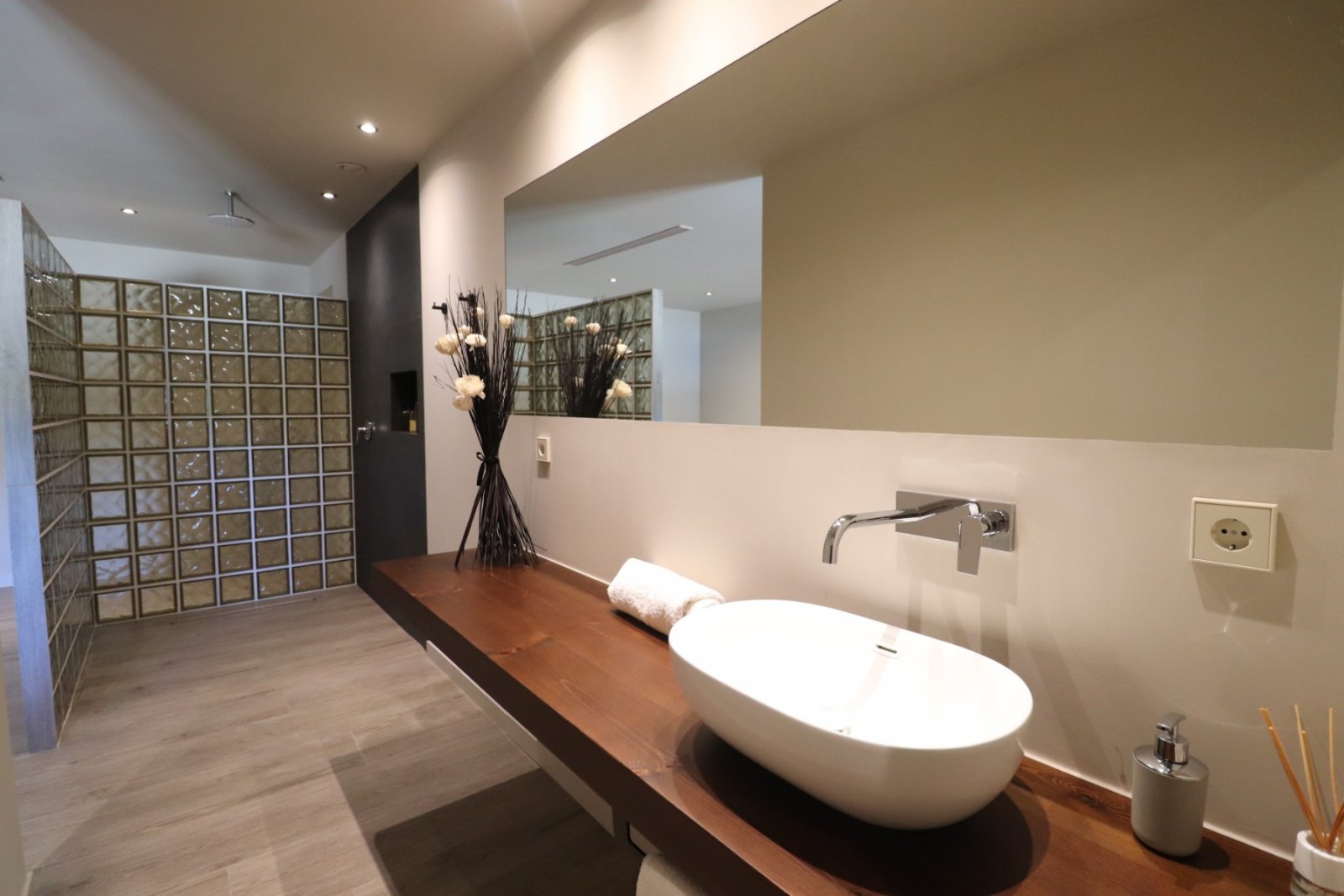 Exklusive Landvilla mit Pool & Outdoor-Küche