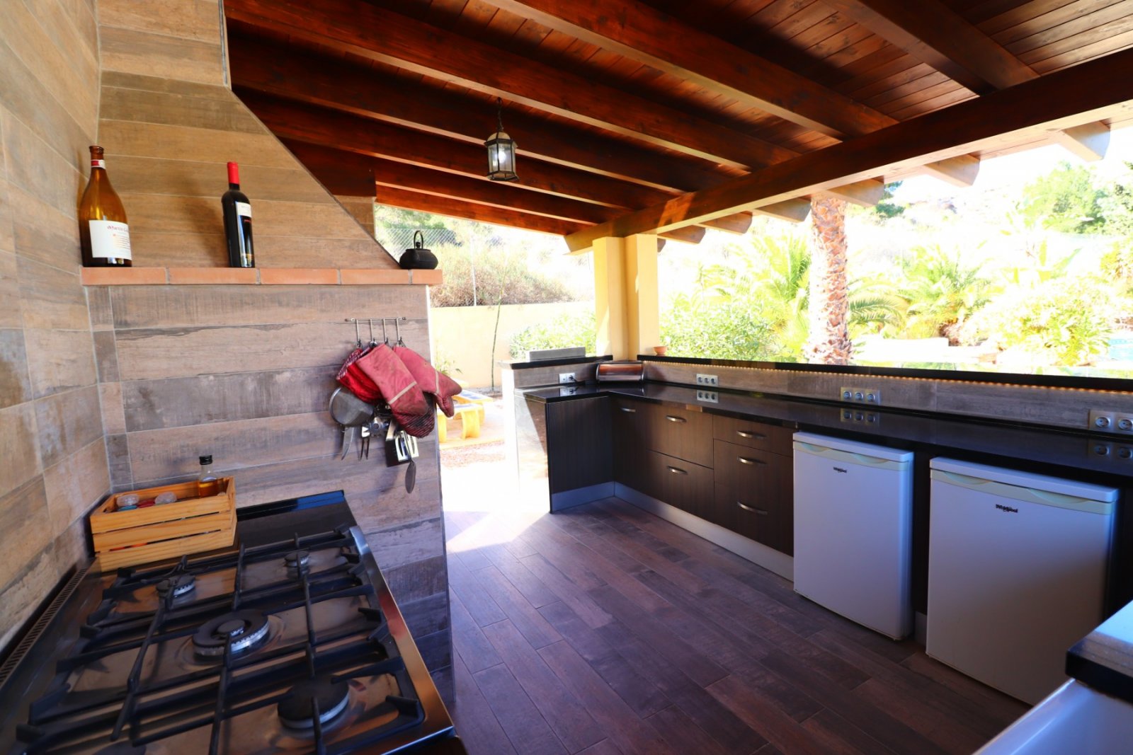 Exklusive Landvilla mit Pool & Outdoor-Küche