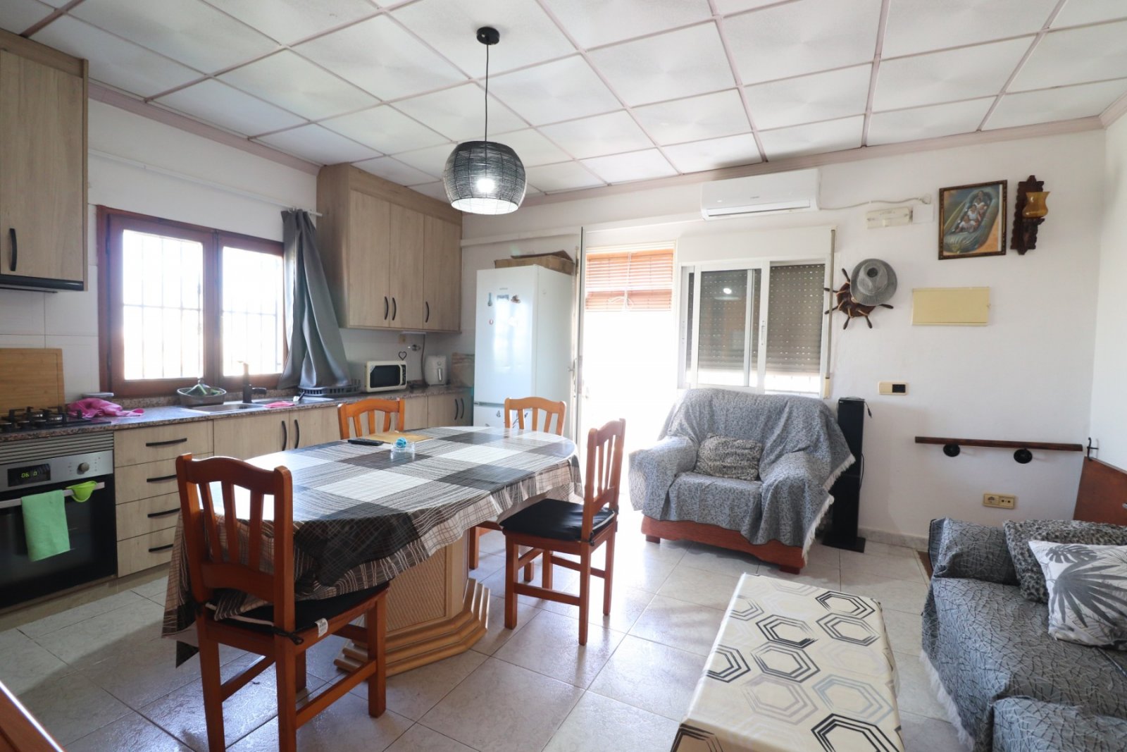   This West Facing, Three Bedroom Townhouse in Benijofar is located within walking distance of local amenities and facilities, and just a 15-minute...
