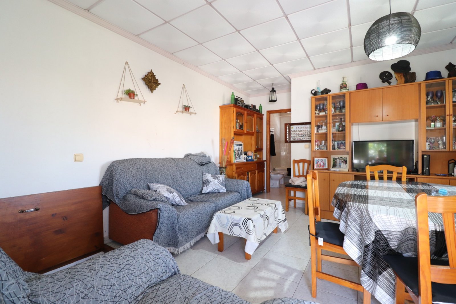   This West Facing, Three Bedroom Townhouse in Benijofar is located within walking distance of local amenities and facilities, and just a 15-minute...