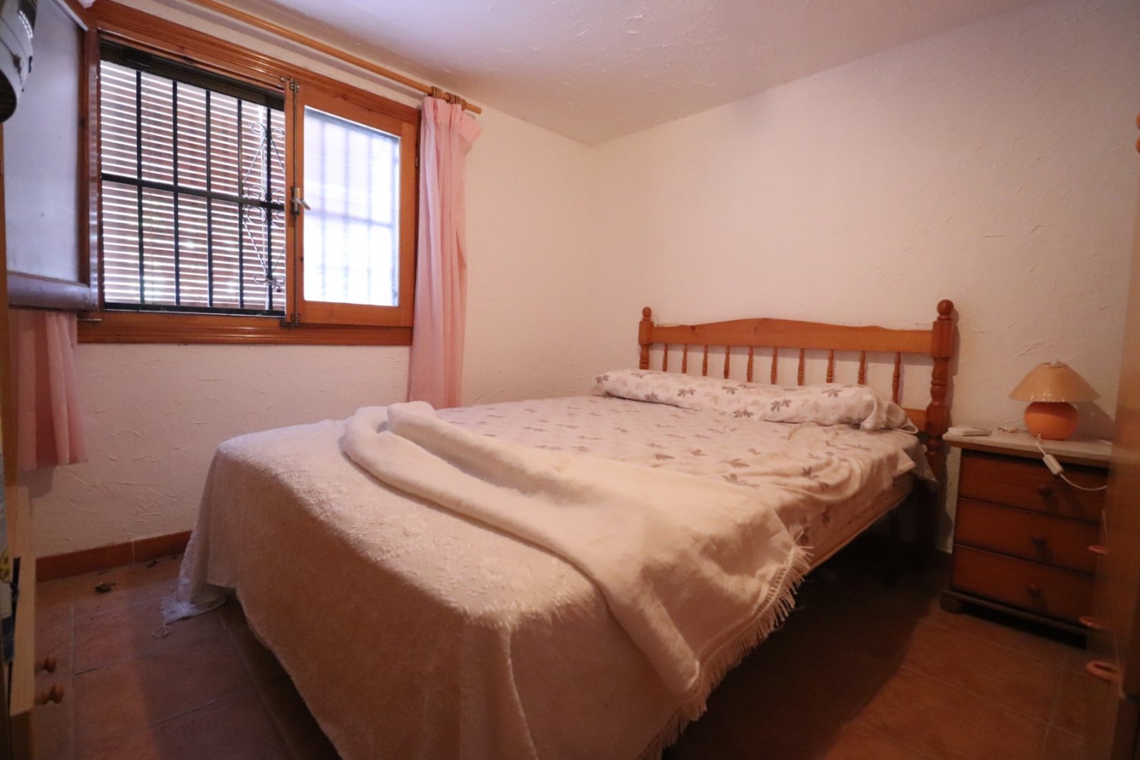   This West Facing, Three Bedroom Townhouse in Benijofar is located within walking distance of local amenities and facilities, and just a 15-minute...