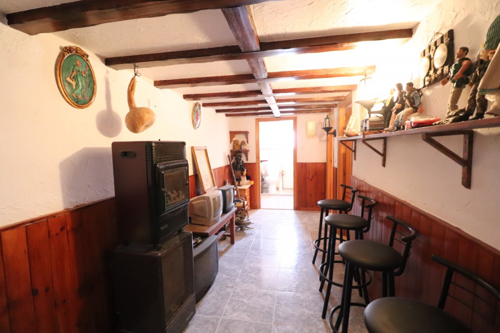   This West Facing, Three Bedroom Townhouse in Benijofar is located within walking distance of local amenities and facilities, and just a 15-minute...