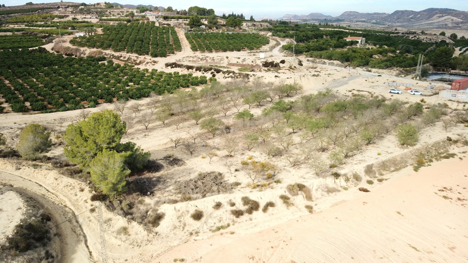  This 10.000m2 Plot in Torremendo is located in the vast Countryside, between San Miguel de Salinas, Bigastro &amp; Orihuela. Within just a 2-minu...