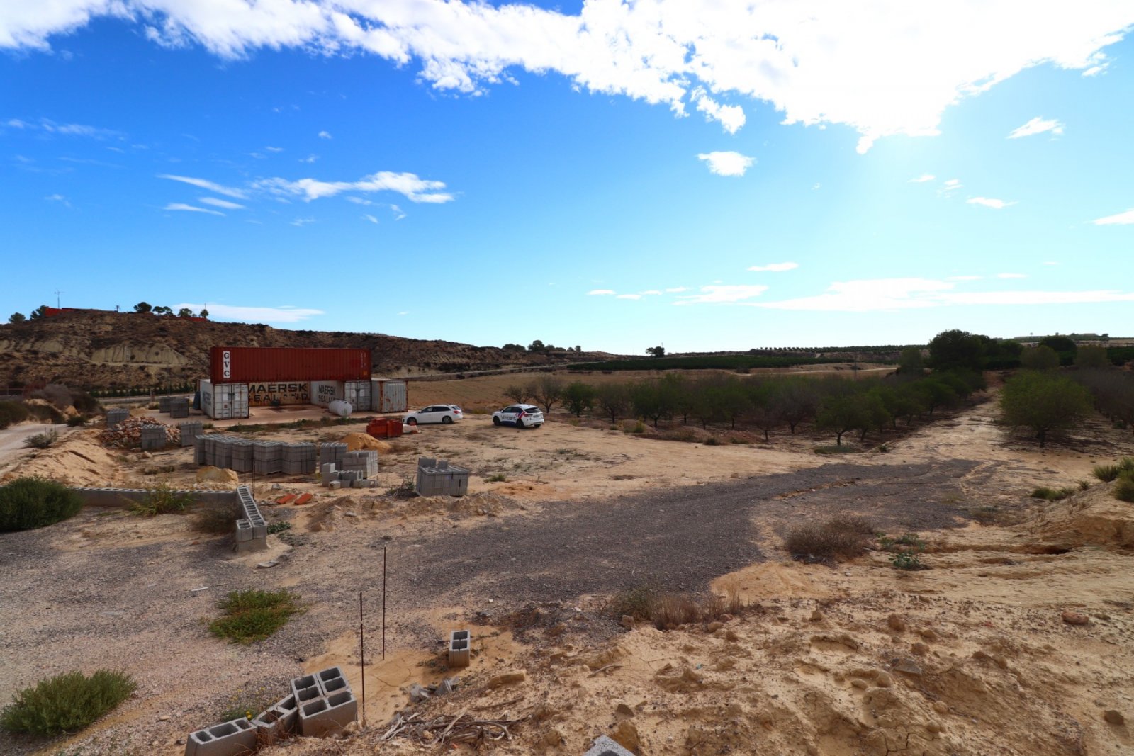   This 10.000m2 Plot in Torremendo is located in the vast Countryside, between San Miguel de Salinas, Bigastro &amp; Orihuela. Within just a 2-minu...
