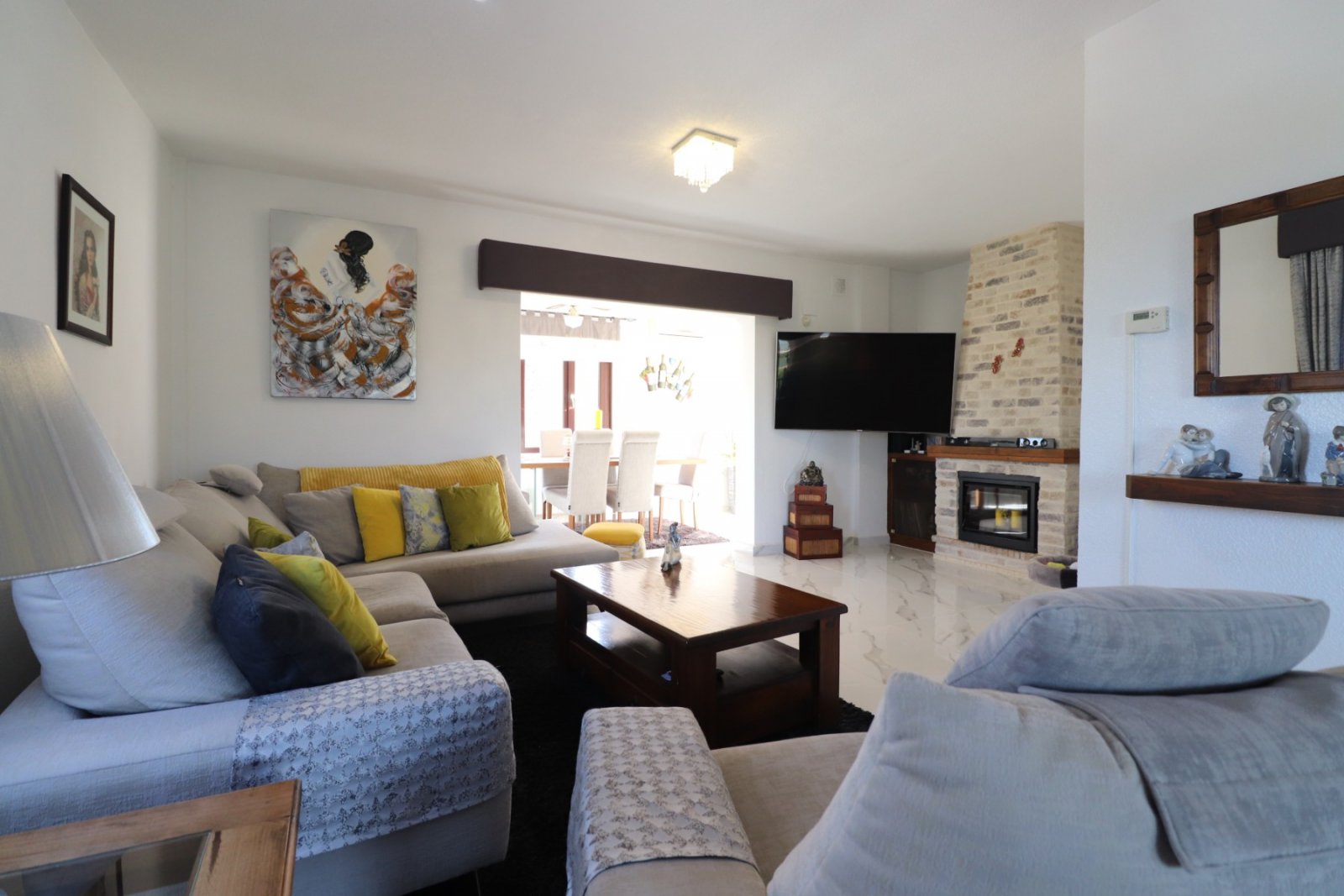   This Remarkable, West Facing, Corner, Five Bedroom Detached Villa in Lomas de La Juliana is located in a prominent position on the Costa Blanca S...