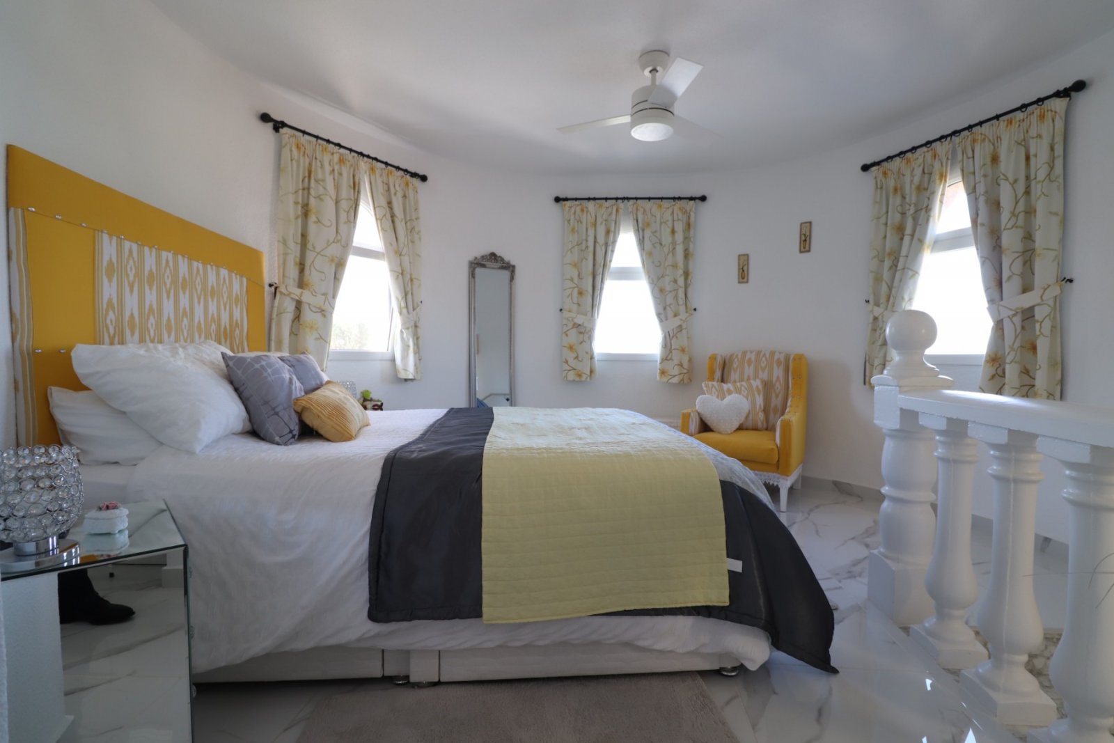   This Remarkable, West Facing, Corner, Five Bedroom Detached Villa in Lomas de La Juliana is located in a prominent position on the Costa Blanca S...