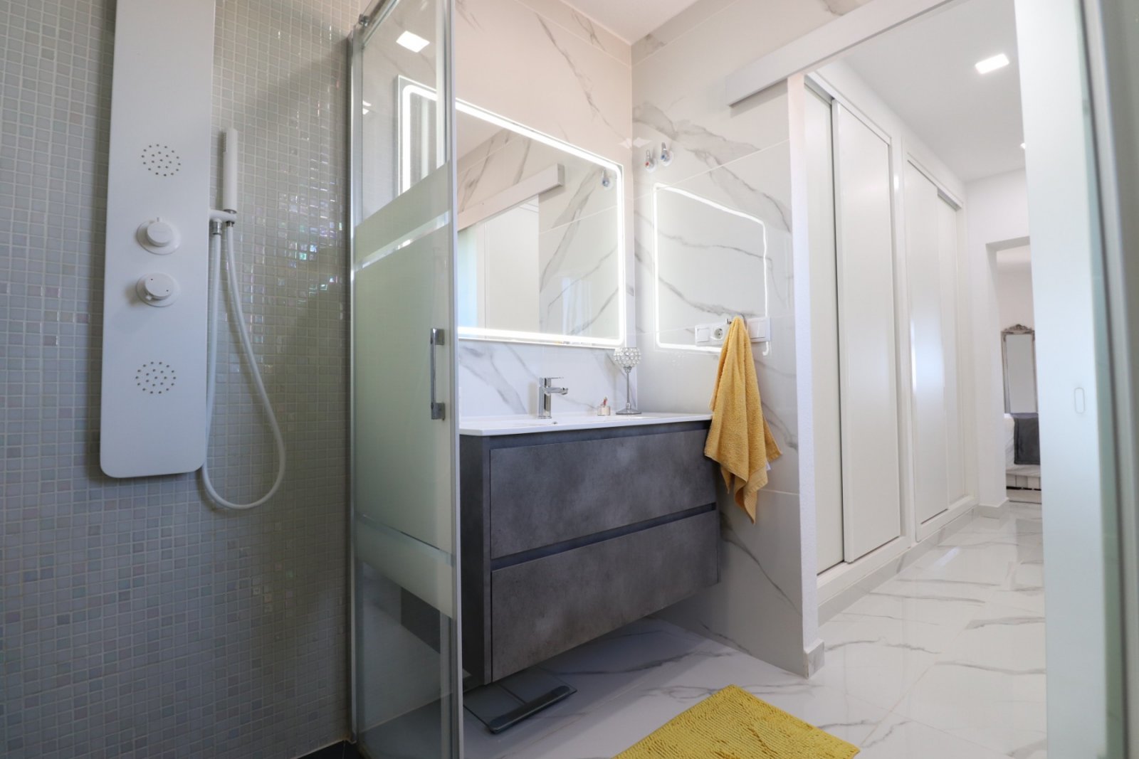   This Remarkable, West Facing, Corner, Five Bedroom Detached Villa in Lomas de La Juliana is located in a prominent position on the Costa Blanca S...