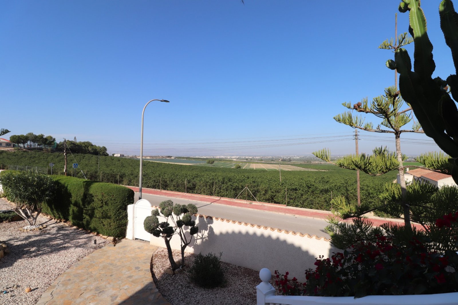   This Remarkable, West Facing, Corner, Five Bedroom Detached Villa in Lomas de La Juliana is located in a prominent position on the Costa Blanca S...