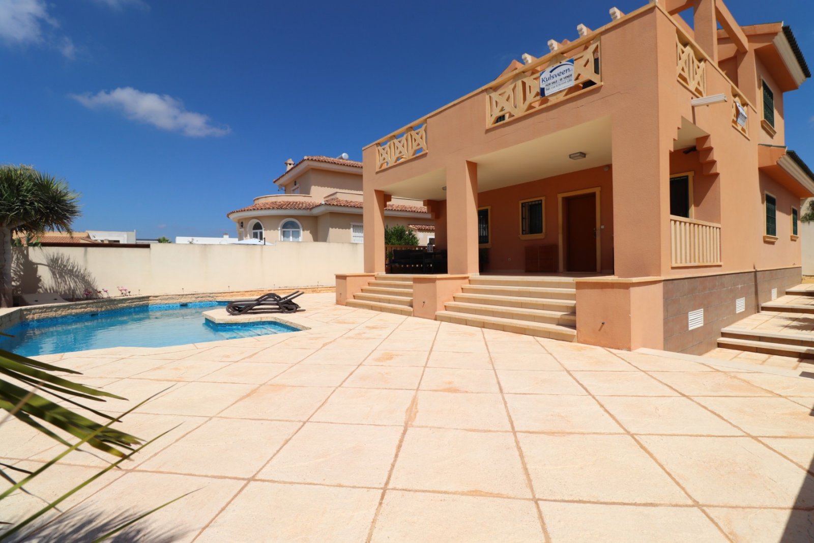   This South Facing, Four Bedroom, Detached Villa in Ciudad Quesada is located in a prestigious area, surrounded by exclusive properties in the hig...