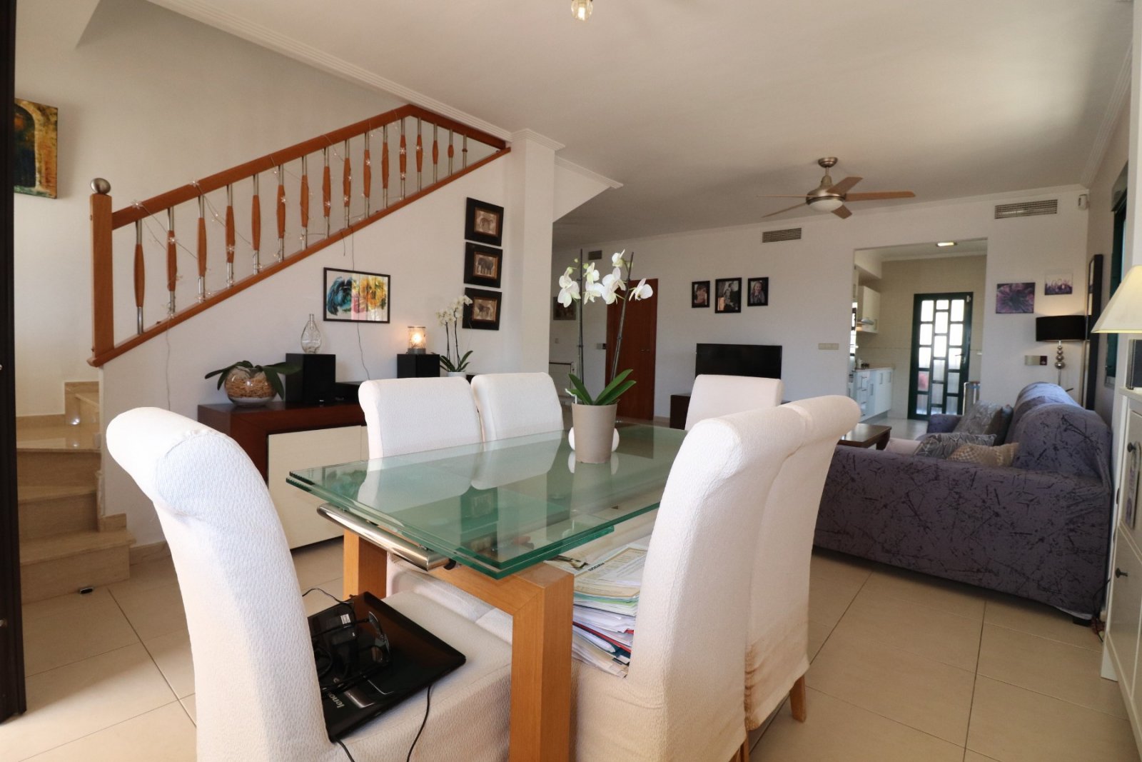   This South Facing, Four Bedroom, Detached Villa in Ciudad Quesada is located in a prestigious area, surrounded by exclusive properties in the hig...