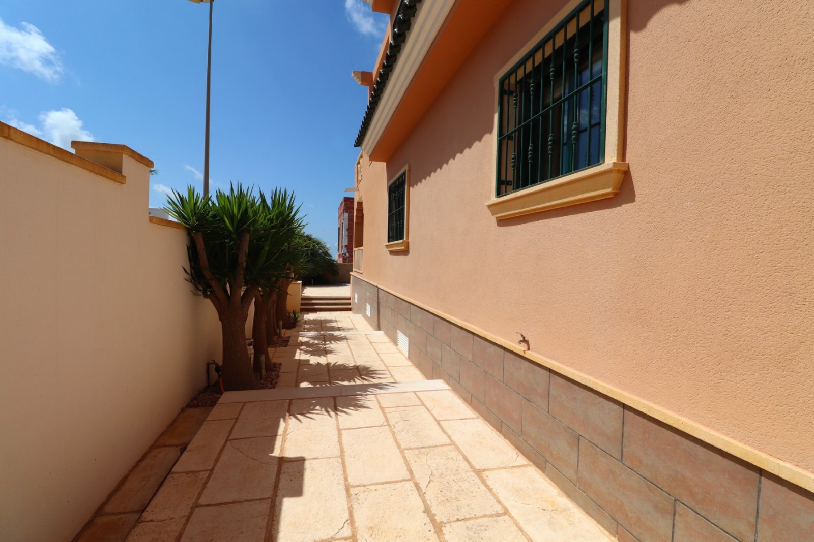   This South Facing, Four Bedroom, Detached Villa in Ciudad Quesada is located in a prestigious area, surrounded by exclusive properties in the hig...