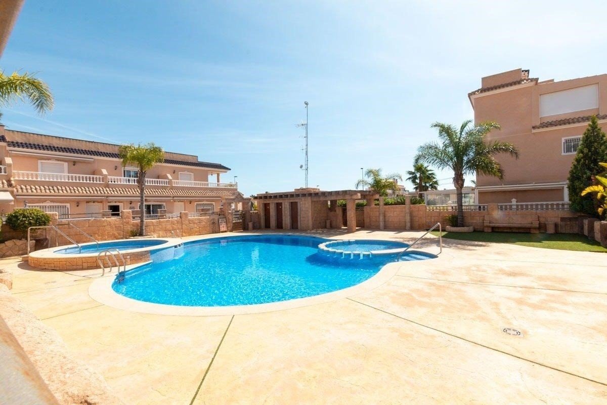 Orihuela Costa:   This South-East Facing, Three Bedroom, 2nd Floor Apartment in Los Dolses, Villamartin, is located in a desirable area of the Orihuela Costa, just... 