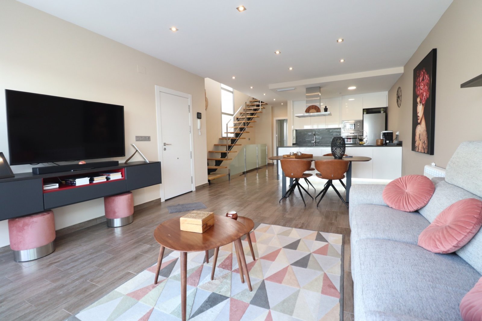   This modern South Facing, Three Bedroom, Semi-detached Villa in Daya Vieja is located on the edge of this charming and peaceful Spanish village, ...