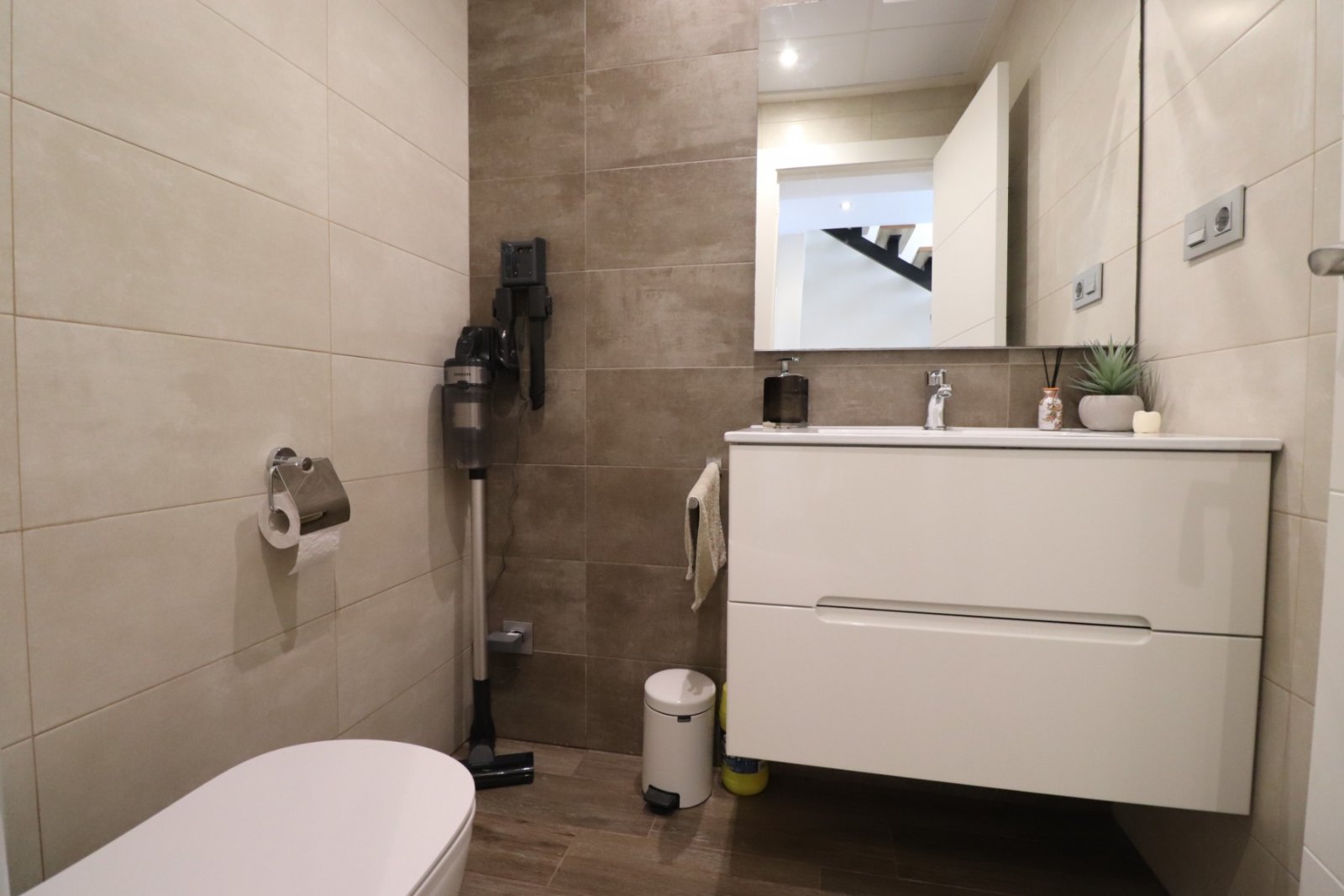   This modern South Facing, Three Bedroom, Semi-detached Villa in Daya Vieja is located on the edge of this charming and peaceful Spanish village, ...