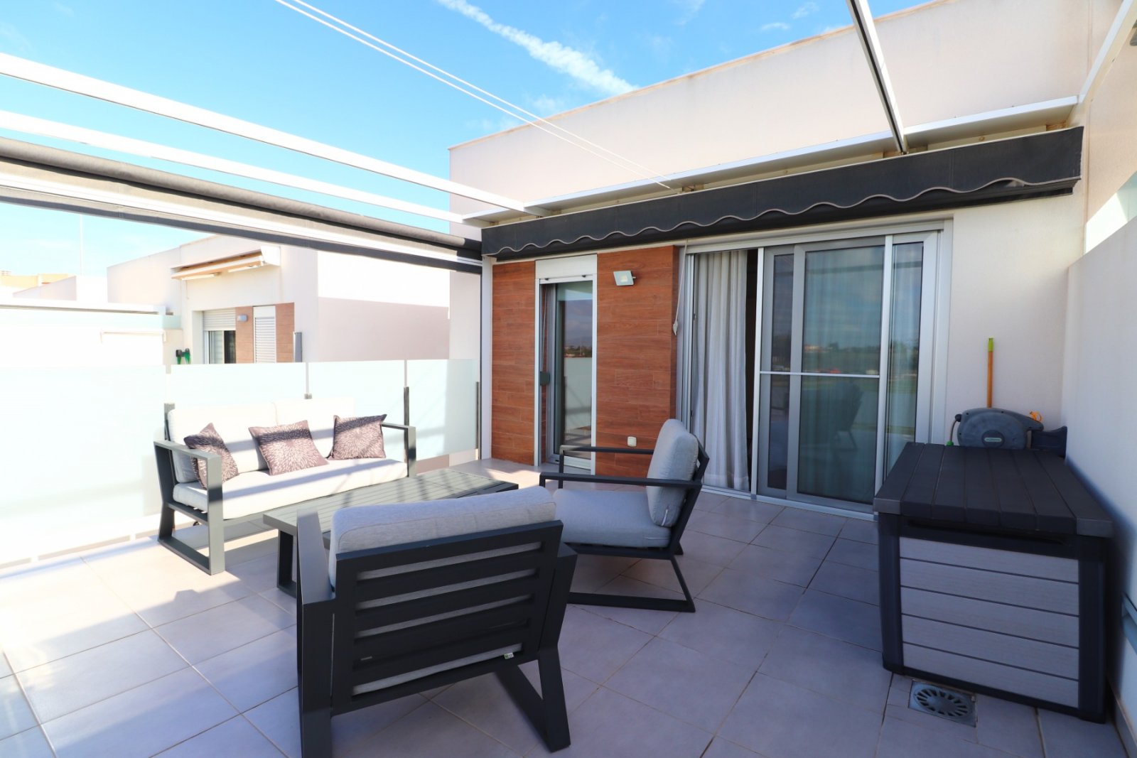   This modern South Facing, Three Bedroom, Semi-detached Villa in Daya Vieja is located on the edge of this charming and peaceful Spanish village, ...