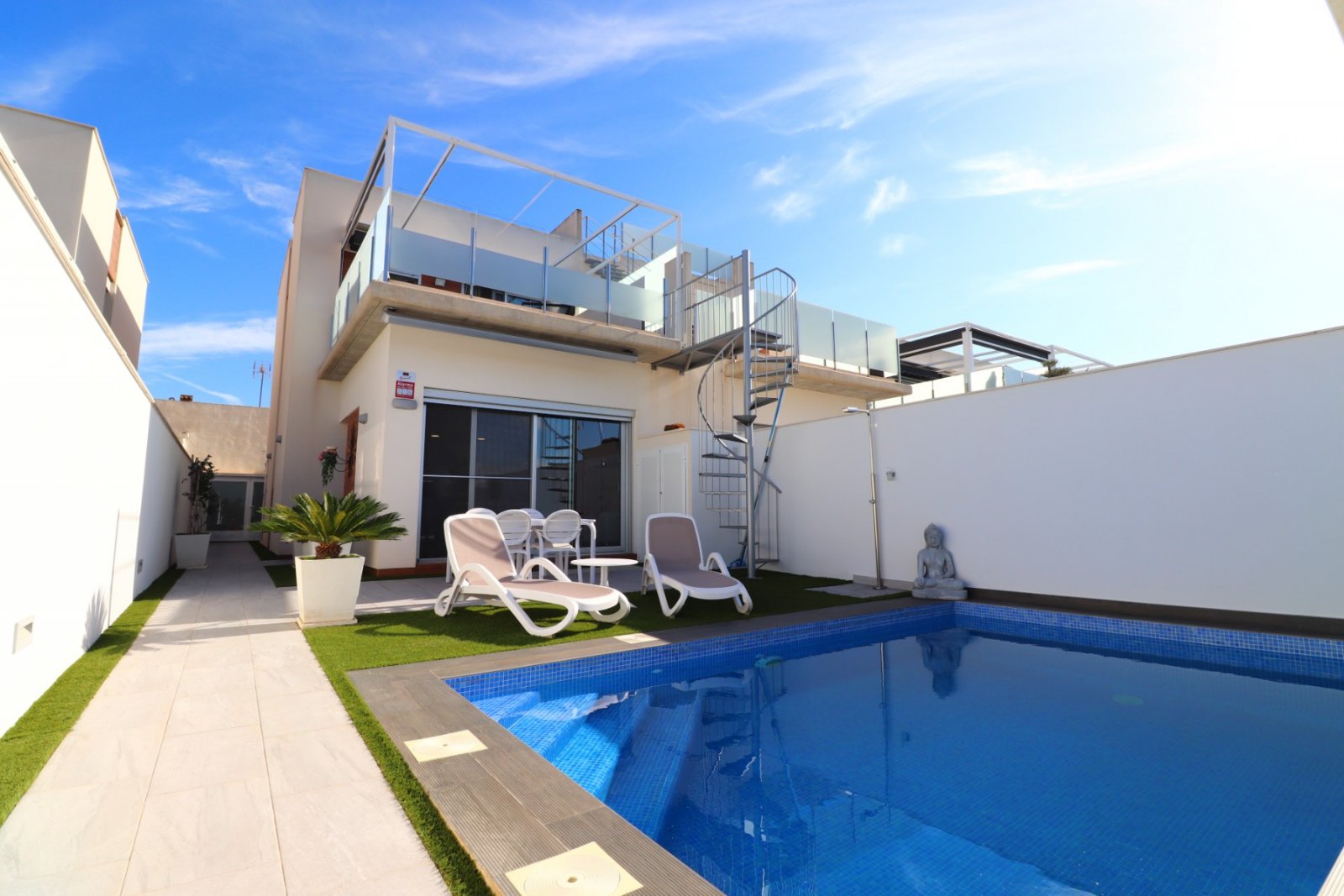   This modern South Facing, Three Bedroom, Semi-detached Villa in Daya Vieja is located on the edge of this charming and peaceful Spanish village, ...