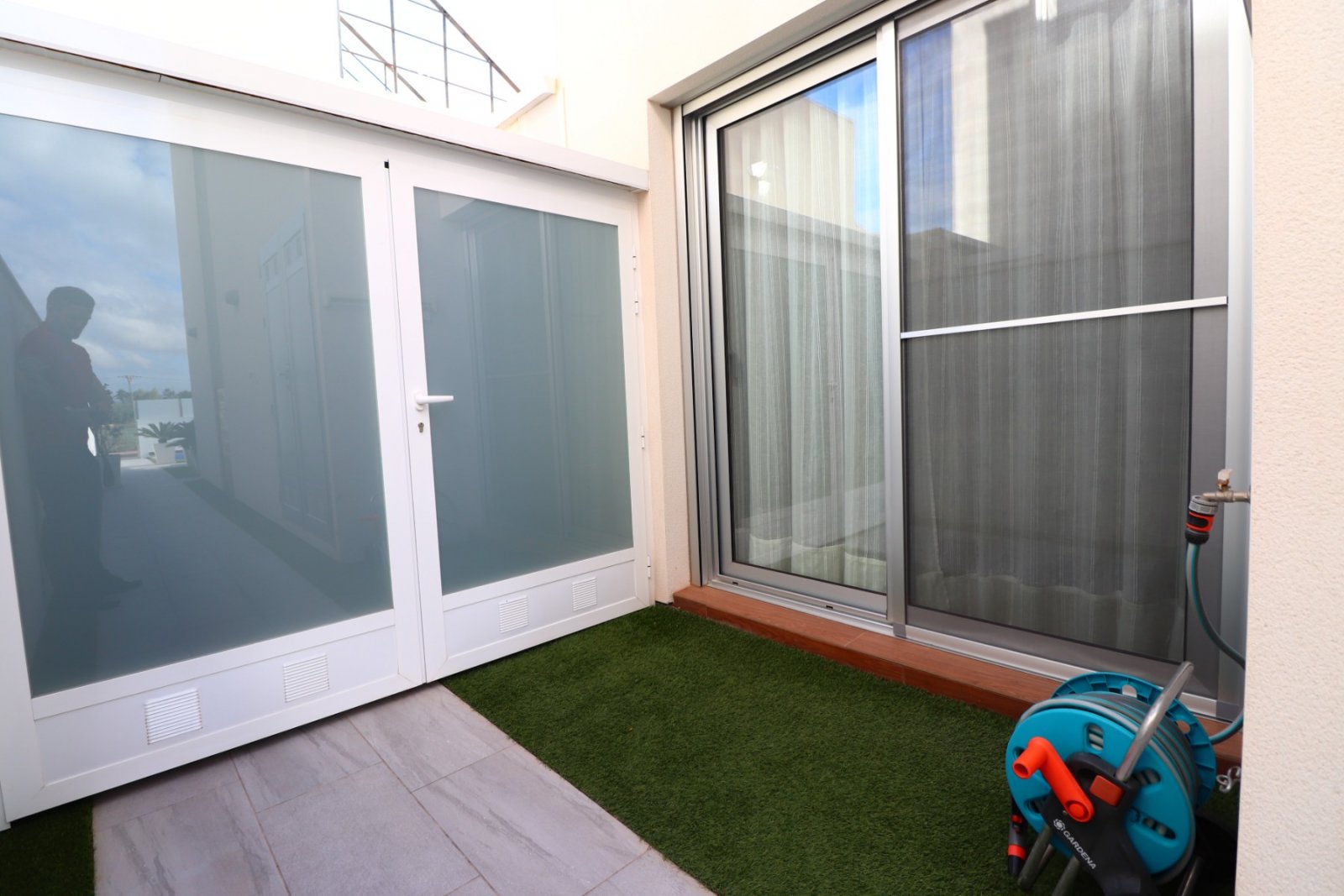   This modern South Facing, Three Bedroom, Semi-detached Villa in Daya Vieja is located on the edge of this charming and peaceful Spanish village, ...