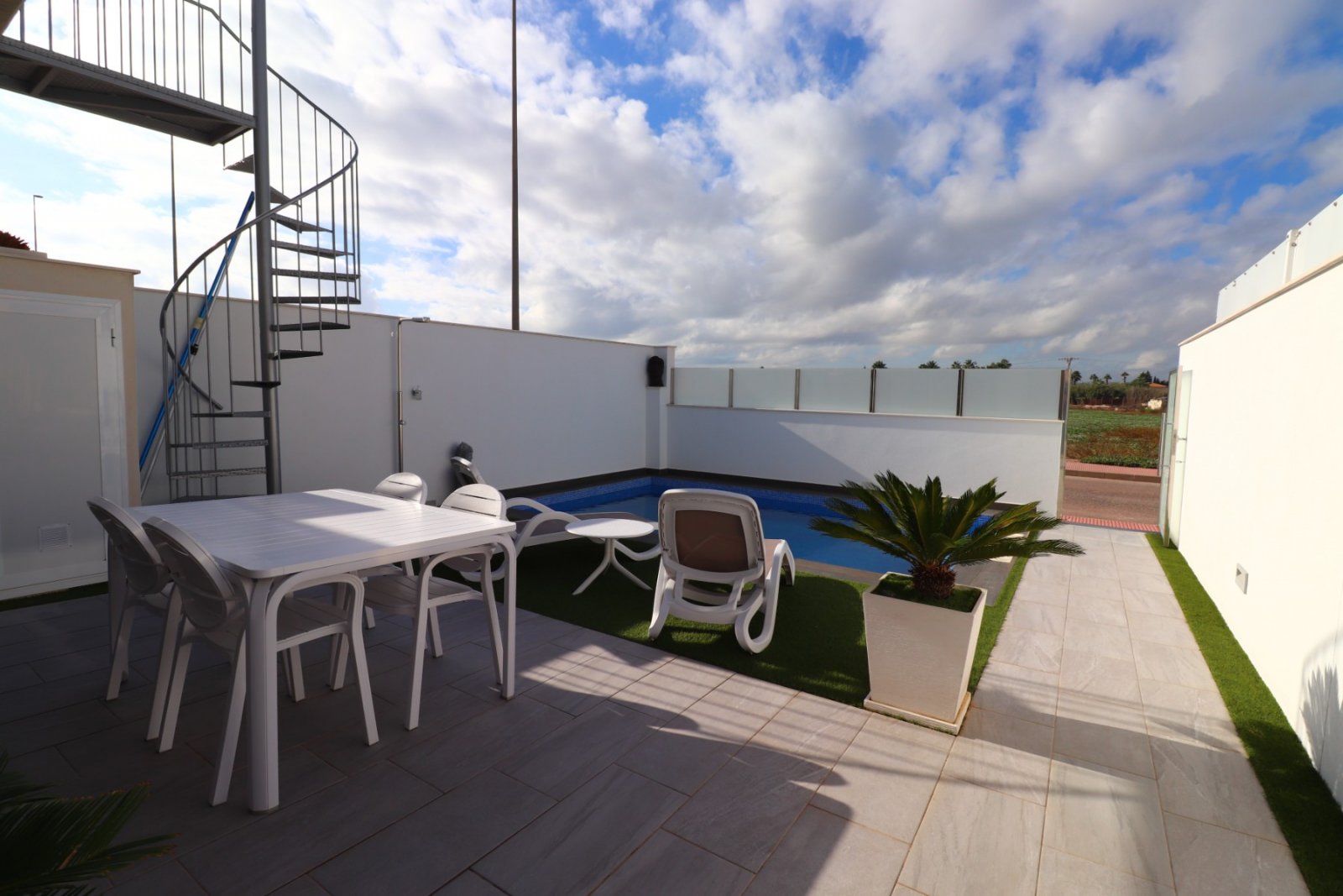   This modern South Facing, Three Bedroom, Semi-detached Villa in Daya Vieja is located on the edge of this charming and peaceful Spanish village, ...