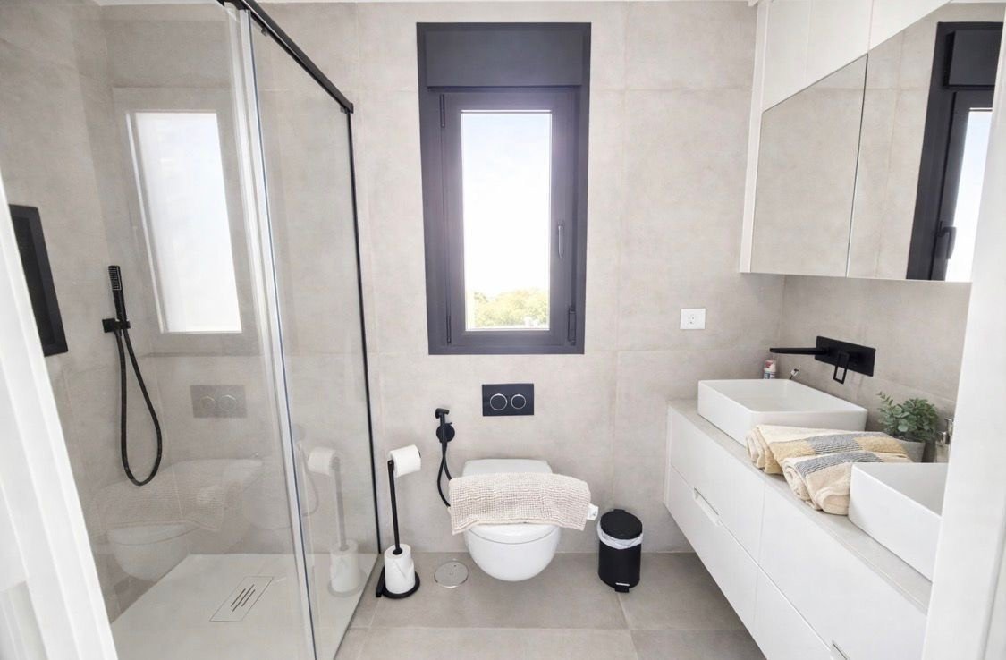   This West Facing, Three Bedroom, Semi Detached Villa in Santiago de la Ribera, is located just 750 metres from the beautiful 4km stretch of beach...