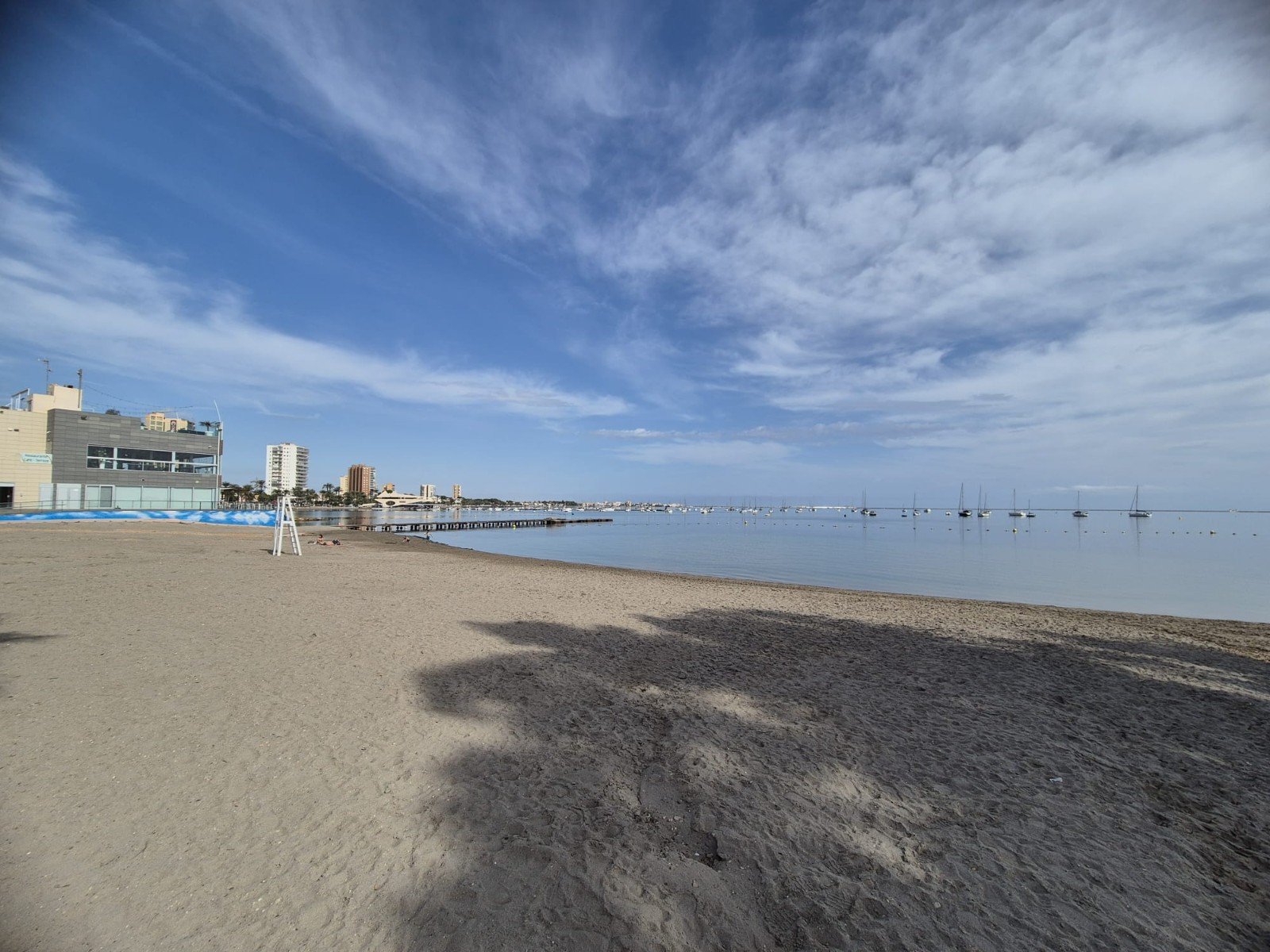   This West Facing, Three Bedroom, Semi Detached Villa in Santiago de la Ribera, is located just 750 metres from the beautiful 4km stretch of beach...