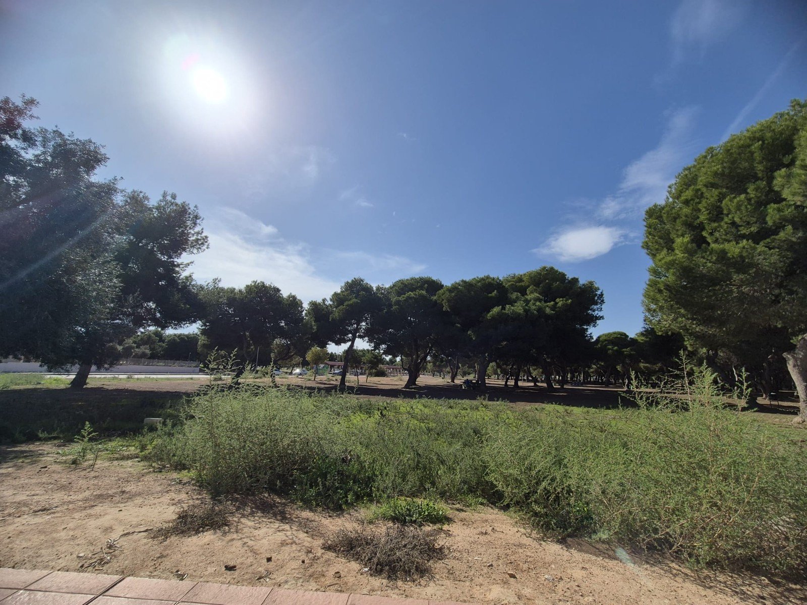   This West Facing, Three Bedroom, Semi Detached Villa in Santiago de la Ribera, is located just 750 metres from the beautiful 4km stretch of beach...