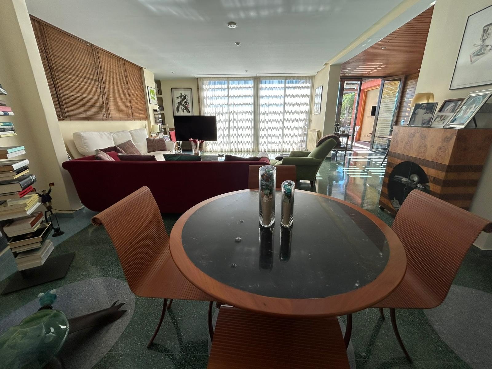   This Four Bedroom South Facing Detached Villa in Dehesa de Campoamor, is located just a five minute drive from supermarkets and only a two minute...