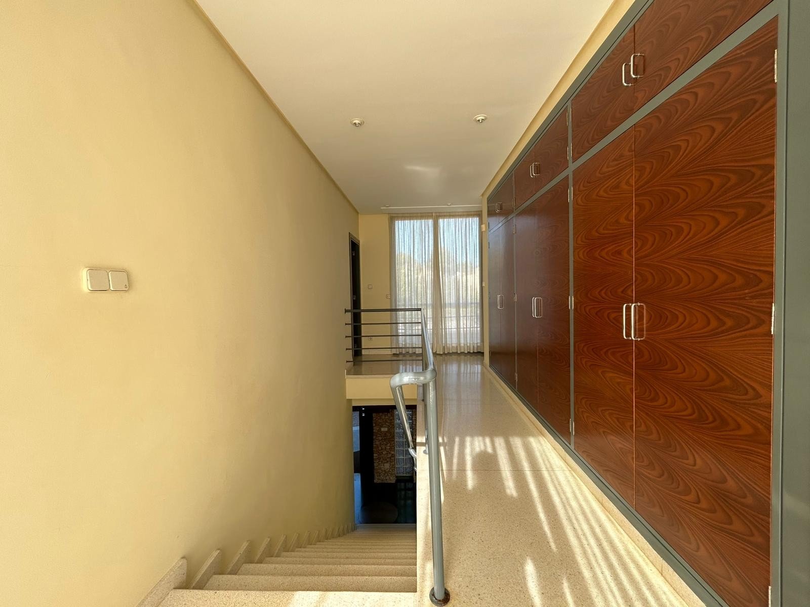   This Four Bedroom South Facing Detached Villa in Dehesa de Campoamor, is located just a five minute drive from supermarkets and only a two minute...