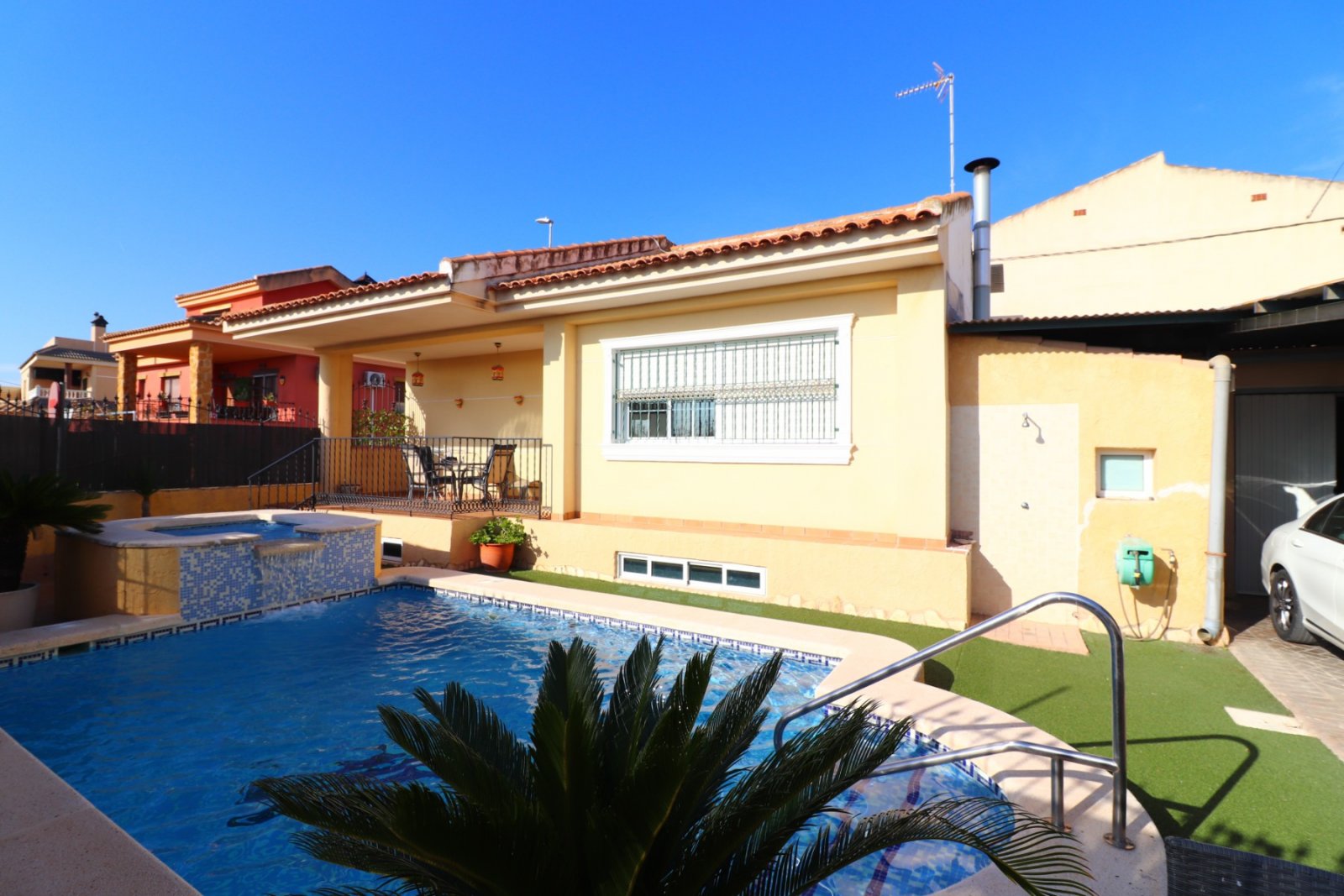   This South Facing, Three Bedroom, Detached Villa in El Saladar, is located in a well-known residential area on the outskirts of Almoradí town, wh...