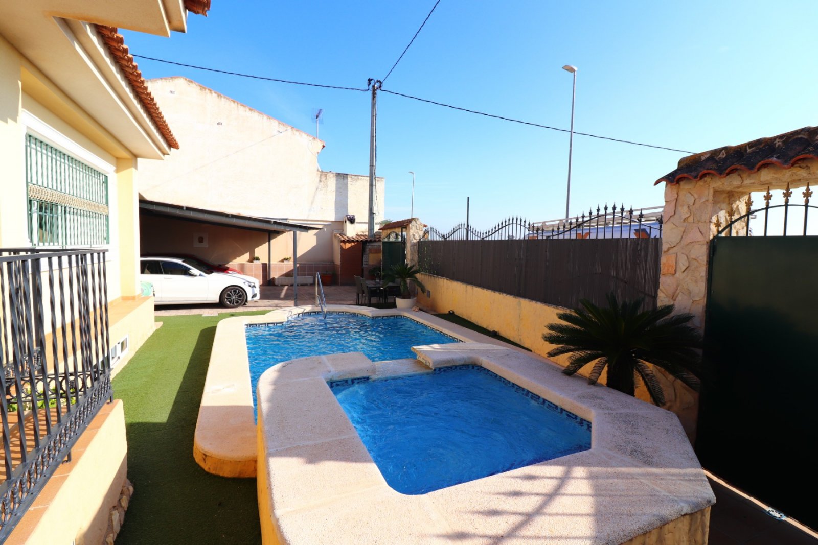   This South Facing, Three Bedroom, Detached Villa in El Saladar, is located in a well-known residential area on the outskirts of Almoradí town, wh...