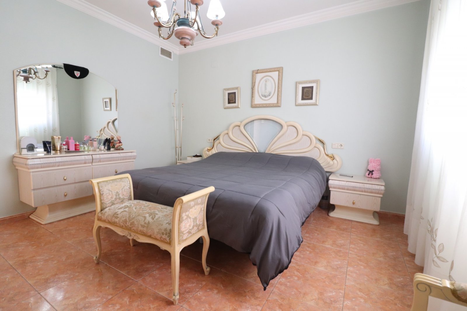   This South Facing, Three Bedroom, Detached Villa in El Saladar, is located in a well-known residential area on the outskirts of Almoradí town, wh...