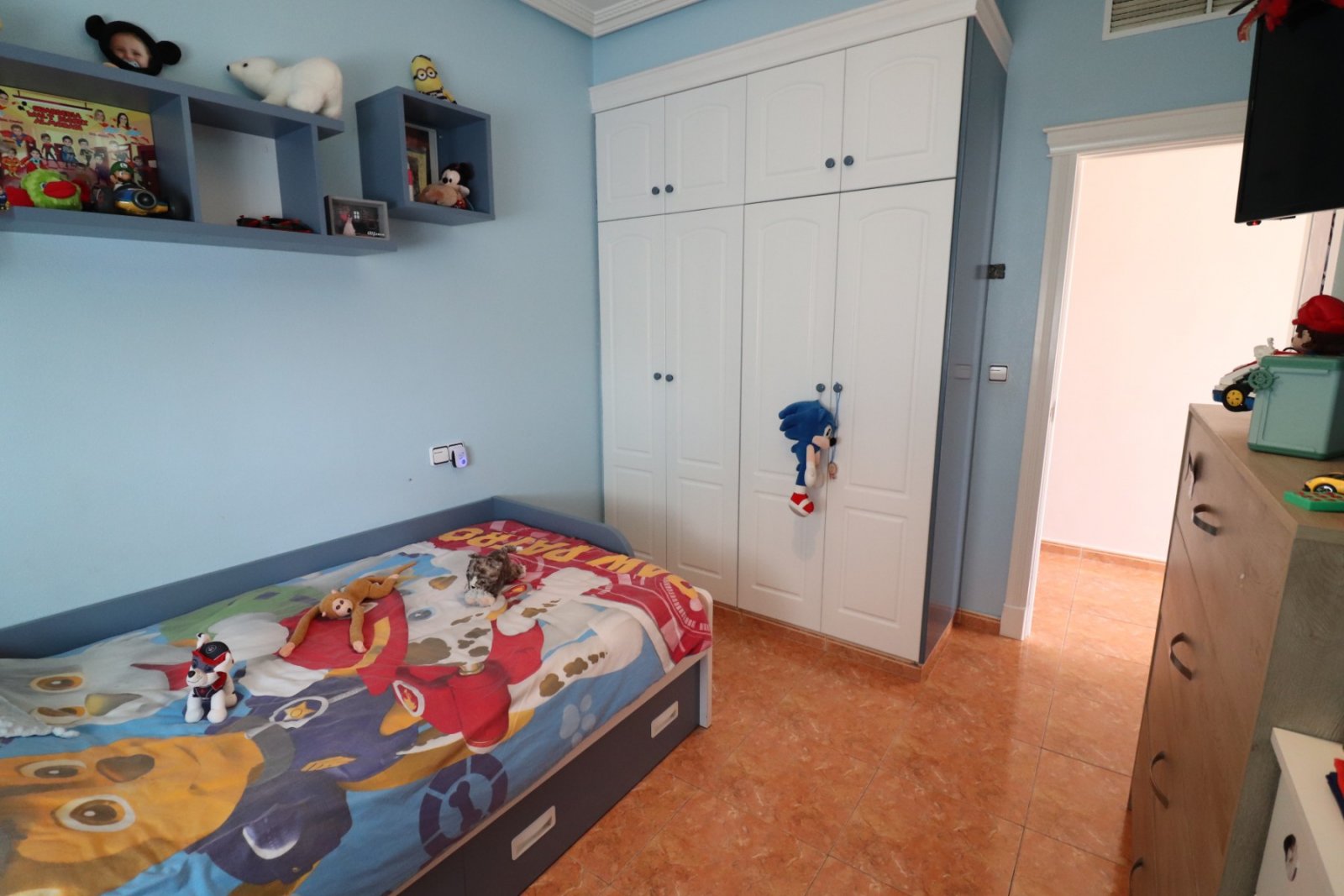   This South Facing, Three Bedroom, Detached Villa in El Saladar, is located in a well-known residential area on the outskirts of Almoradí town, wh...