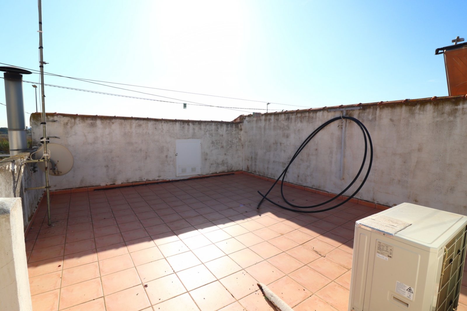   This South Facing, Three Bedroom, Detached Villa in El Saladar, is located in a well-known residential area on the outskirts of Almoradí town, wh...