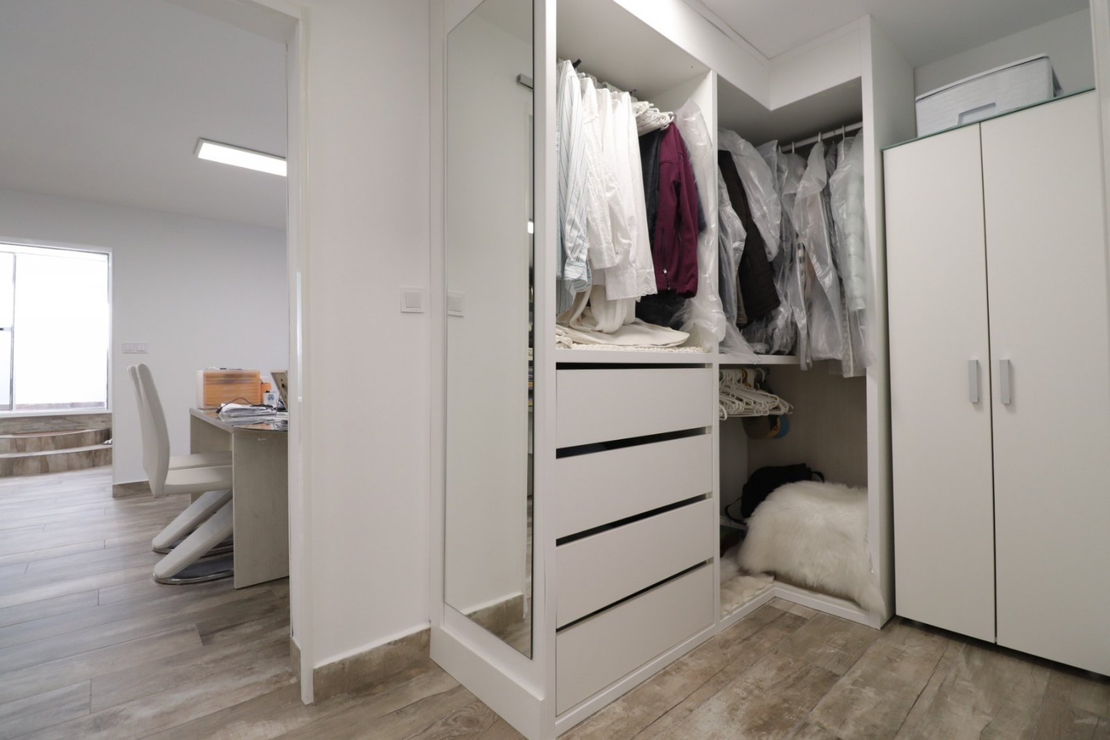   This South East Facing, Four Bedroom, Detached Villa in Las Filipinas, is located overlooking a green area of trees and bushes, in a highly desir...