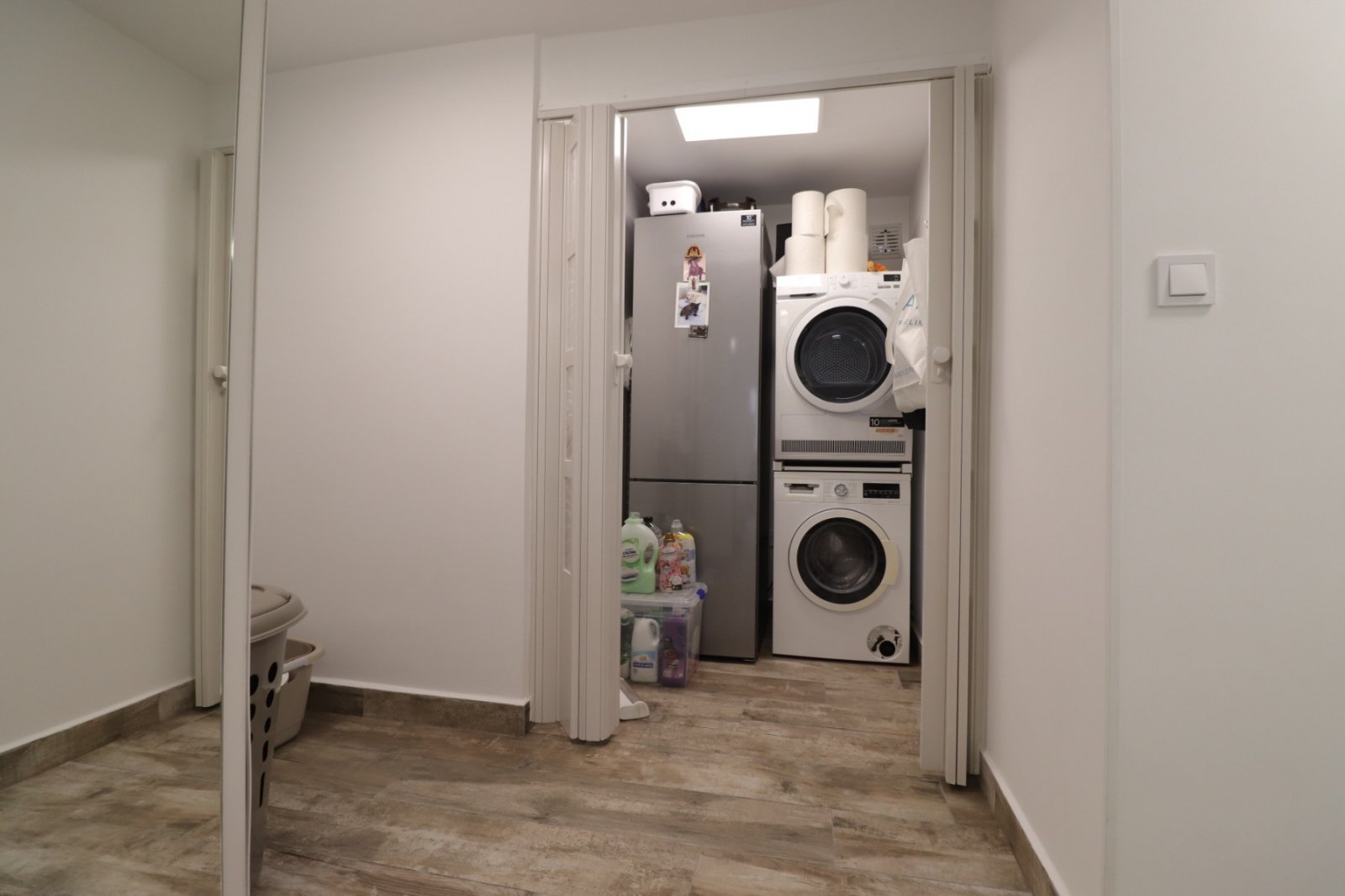   This South East Facing, Four Bedroom, Detached Villa in Las Filipinas, is located overlooking a green area of trees and bushes, in a highly desir...