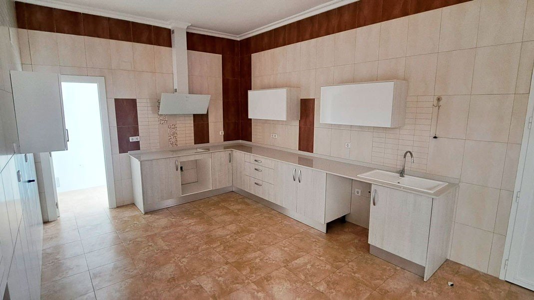   This West Facing, Five Bedroom, Detached Country Villa in Catral, is located in a peaceful setting surrounded by open countryside and mountains, ...