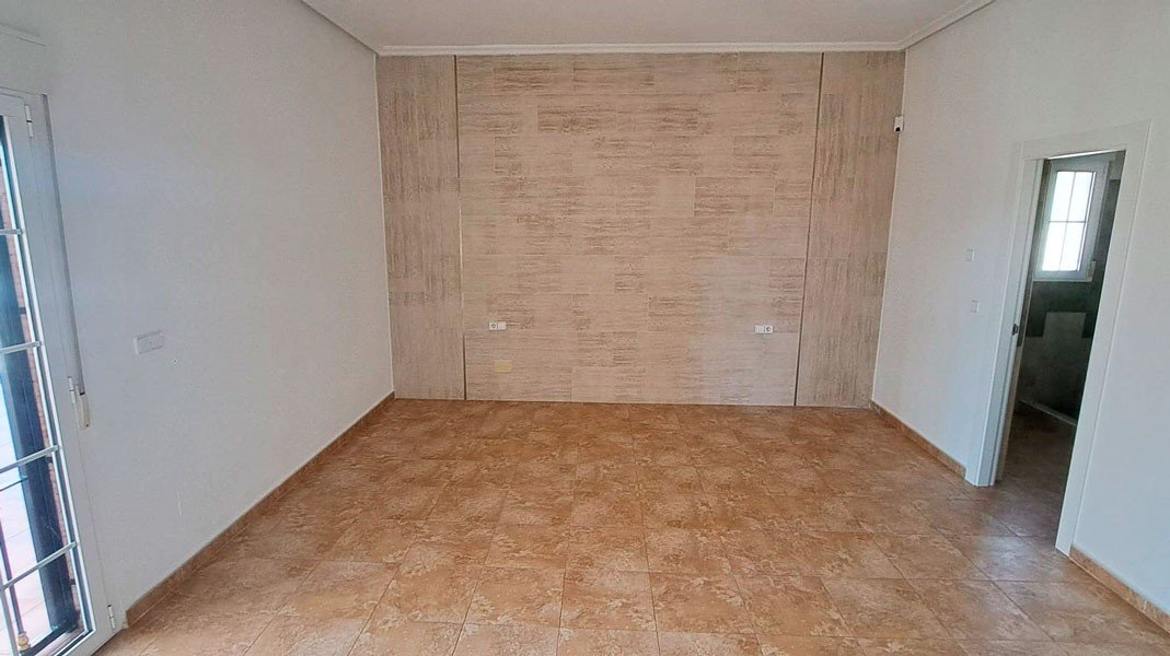   This West Facing, Five Bedroom, Detached Country Villa in Catral, is located in a peaceful setting surrounded by open countryside and mountains, ...