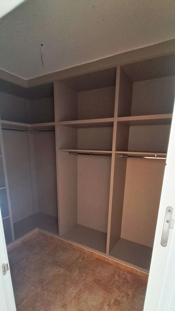   This West Facing, Five Bedroom, Detached Country Villa in Catral, is located in a peaceful setting surrounded by open countryside and mountains, ...