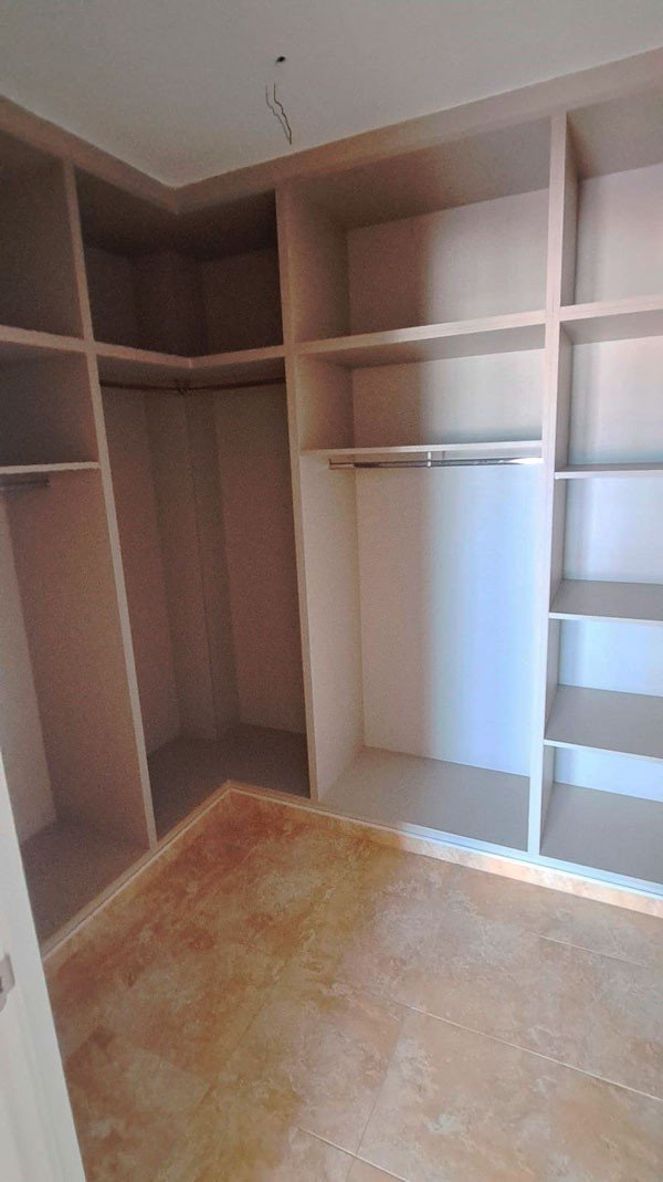   This West Facing, Five Bedroom, Detached Country Villa in Catral, is located in a peaceful setting surrounded by open countryside and mountains, ...