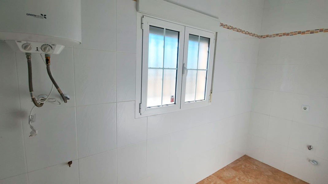   This West Facing, Five Bedroom, Detached Country Villa in Catral, is located in a peaceful setting surrounded by open countryside and mountains, ...