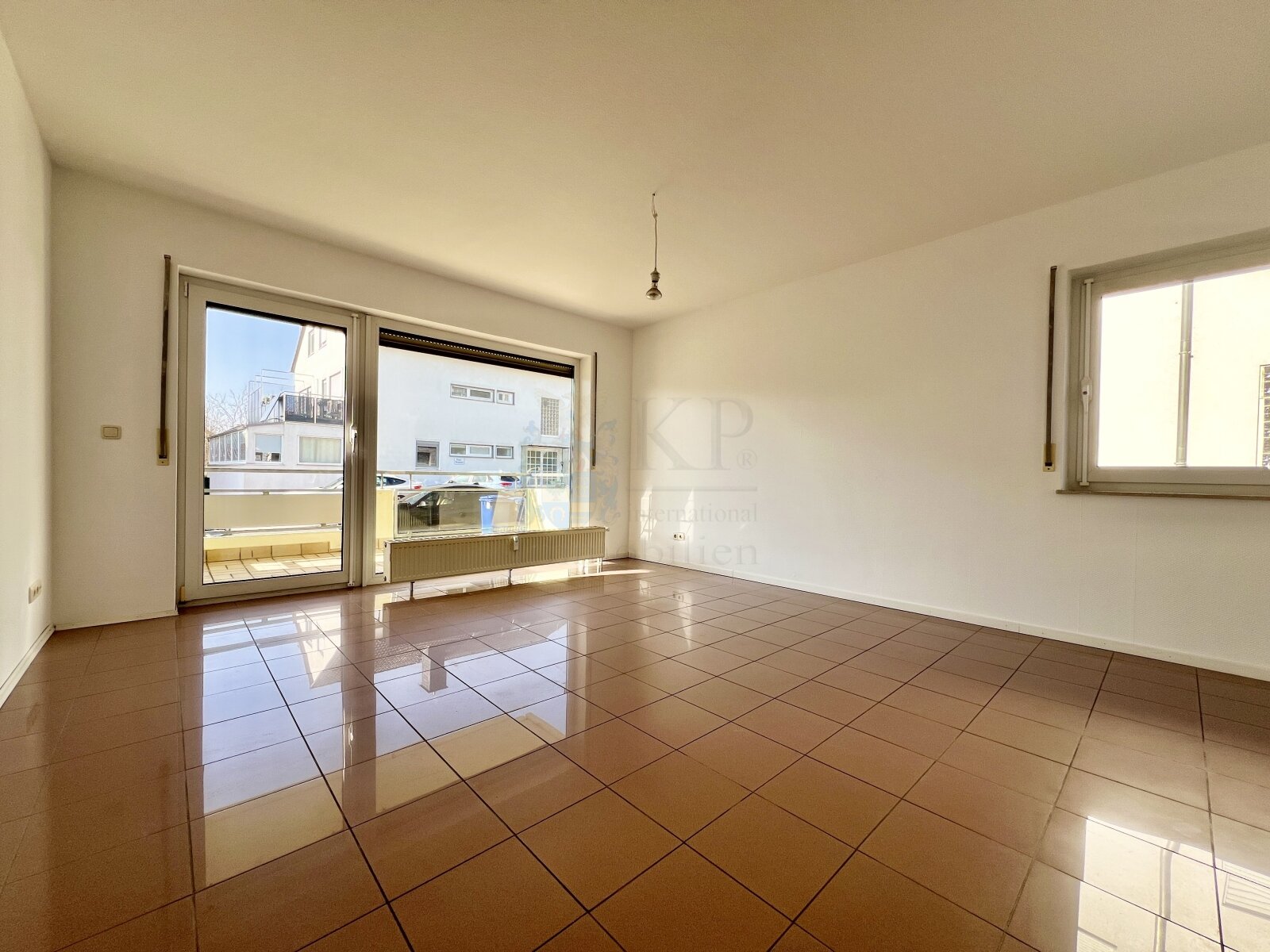 HOFHEIM DIEDENBERGEN: SCHÖNE WOHNEINHEIT IM HOCHPARTERRE MIT 2 BALKONEN