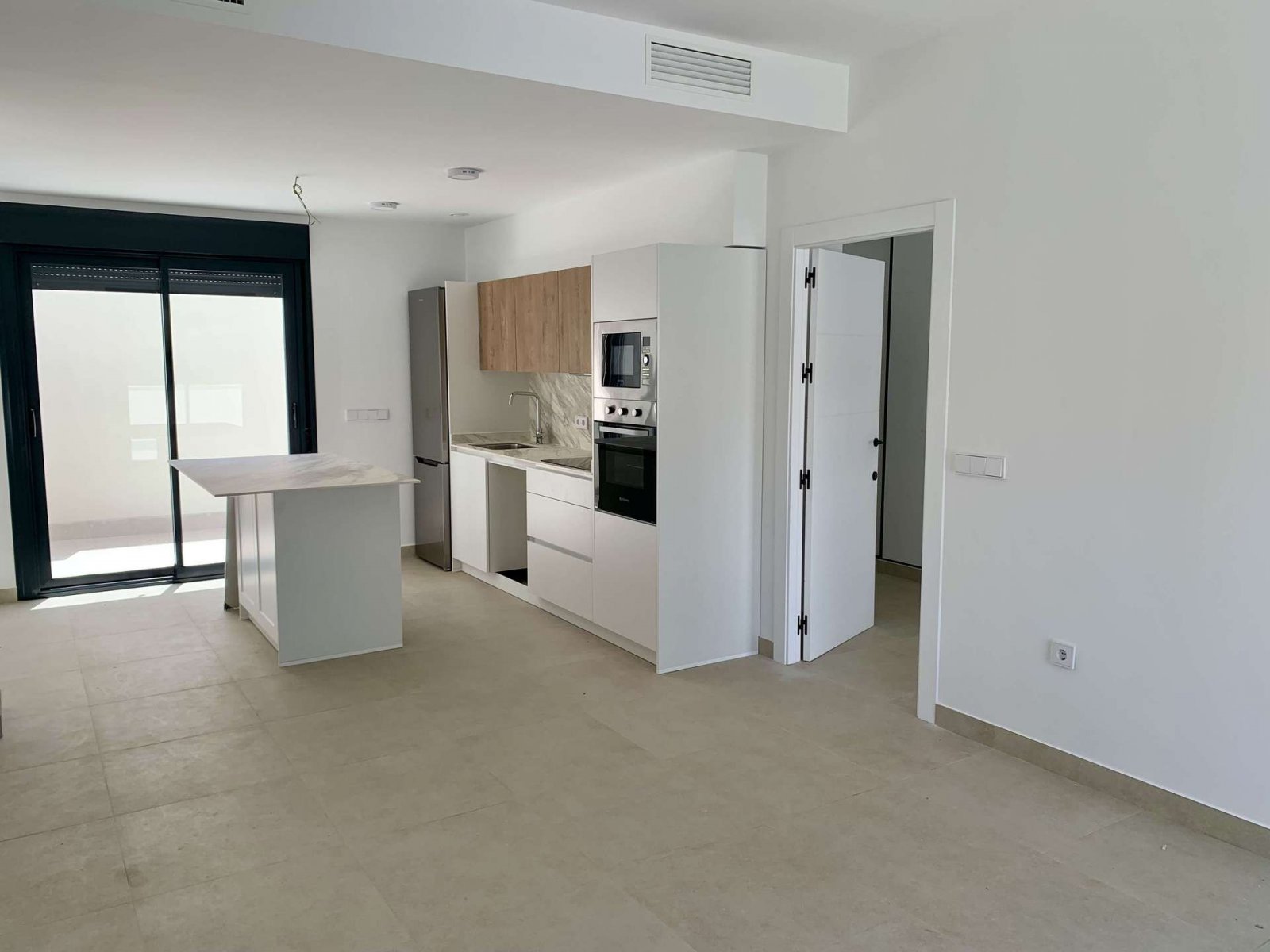 Ebenerdiges Haus mit Meerblick und guter Lage mit Pool