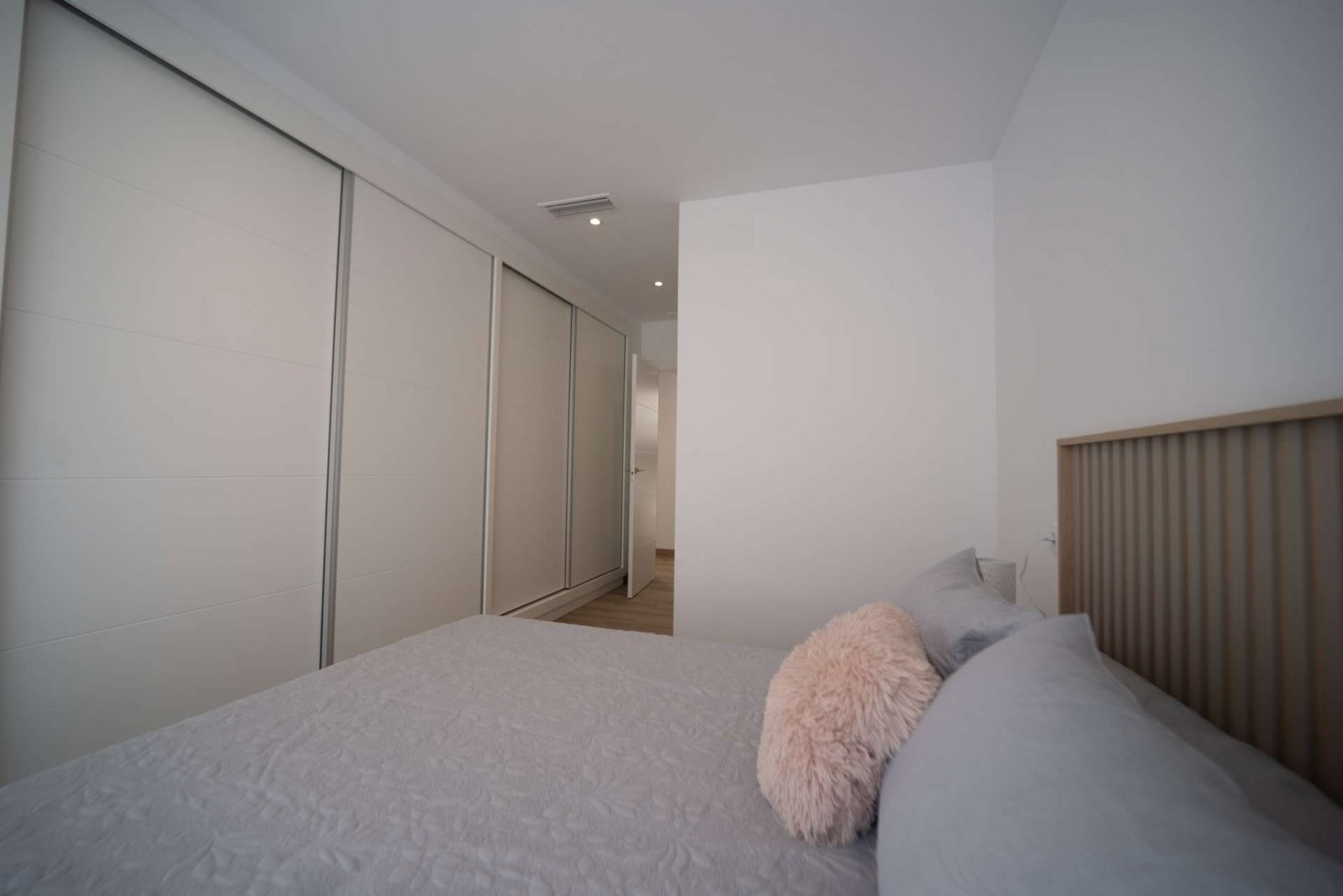 Ebenerdiges Haus mit Meerblick und guter Lage mit Pool