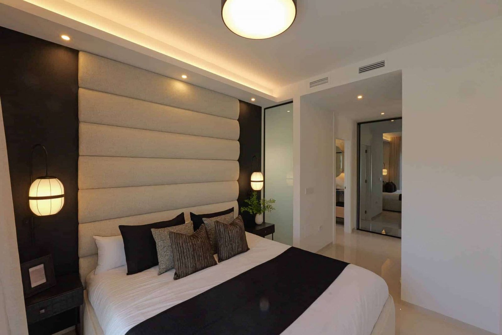 Exklusive, bezugsfertige und komplett möblierte Villa