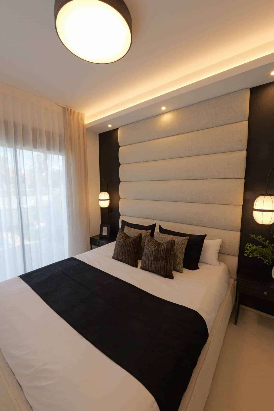 Exklusive, bezugsfertige und komplett möblierte Villa