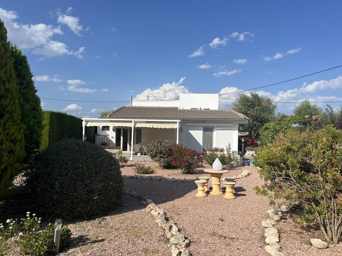 Detached house for sale just 3 km to the town of Castalla, with 221 m² built (approx. 200 m² usable).It features 3 spacious bedrooms with two bathr...