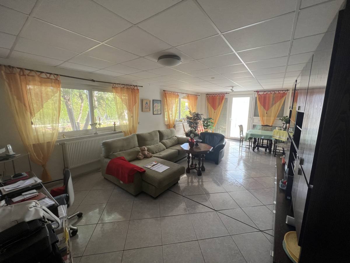 Detached house for sale just 3 km to the town of Castalla, with 221 m² built (approx. 200 m² usable).It features 3 spacious bedrooms with two bathr...