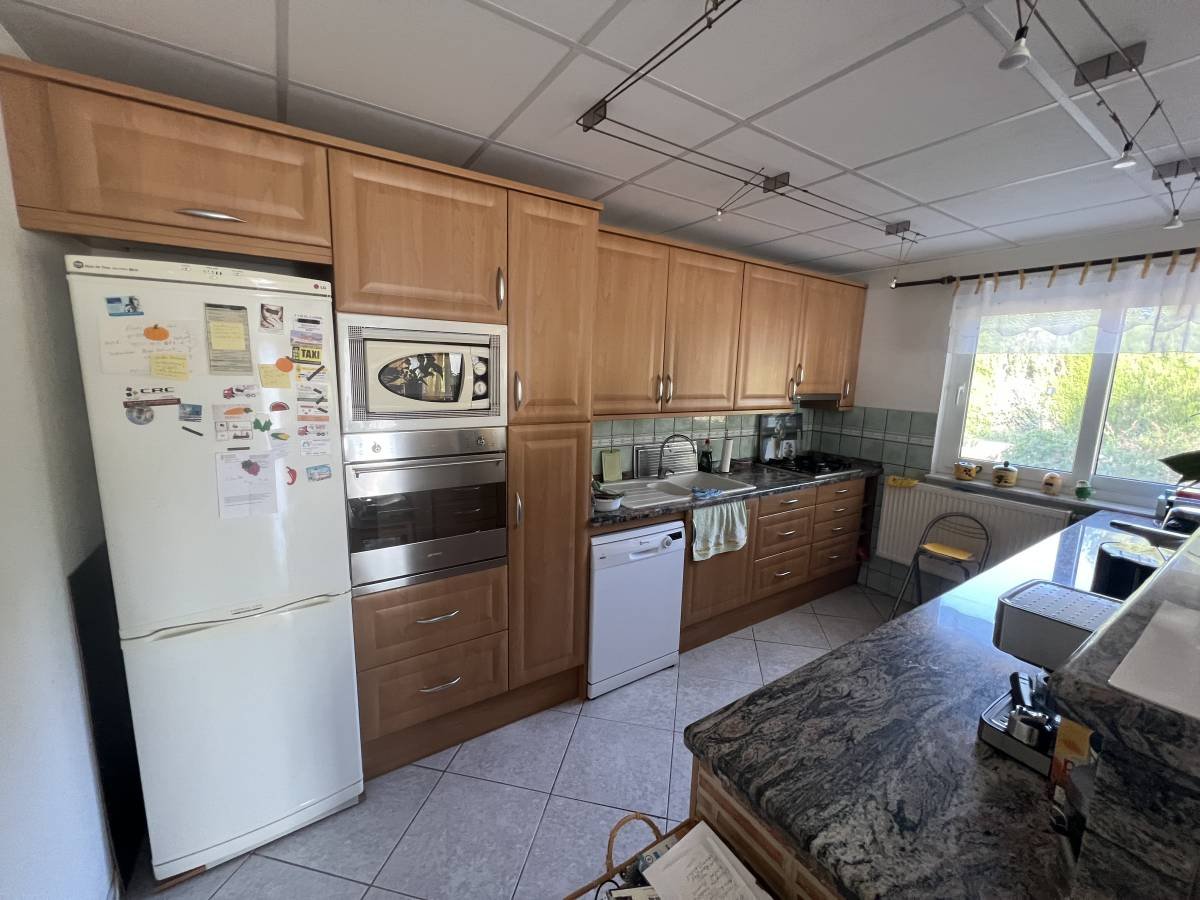 Detached house for sale just 3 km to the town of Castalla, with 221 m² built (approx. 200 m² usable).It features 3 spacious bedrooms with two bathr...